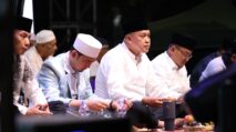 Wali Kota Bekasi, Tri Adhianto menghadiri kegiatan Bekasi Bershalawat yang digelar di Plaza Patriot Candrabhaga