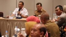 Wakil Wali Kota Bekasi Abdul Harris Bobihoe menghadiri Rapat Koordinasi dan Evaluasi Program Makan Bergizi Gratis (MBG), Ballroom Hotel Santika Harapan Indah