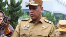 Walikota Bekasi Memberikan keterangan tentang Pengembangan Jalan Juanda